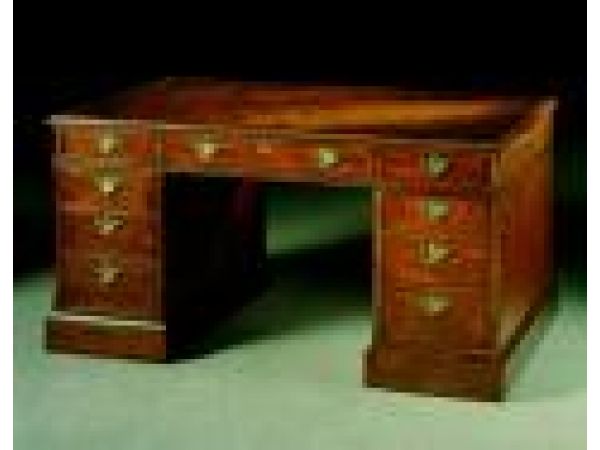 1722LRM - Georgian-style mahogany pedestal desk