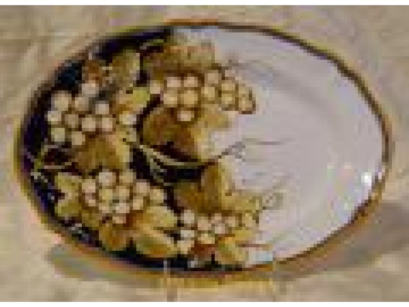 603/25 13'' Oval ruffled edge serving platter - Tuscany Grapes