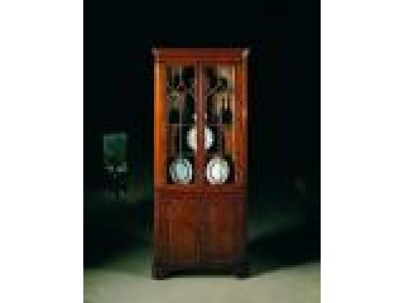 2093 - 18th century-style mahogany corner cabinet