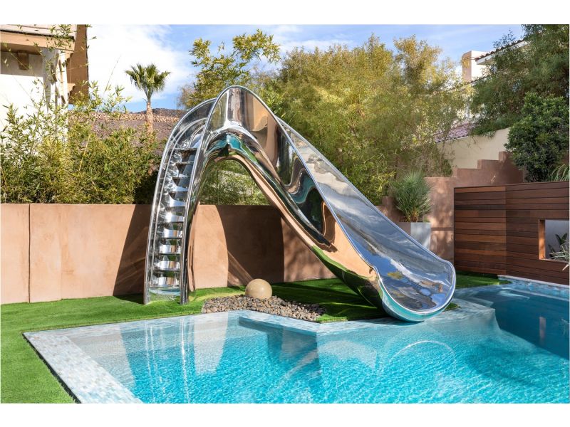 Reflex pool slide