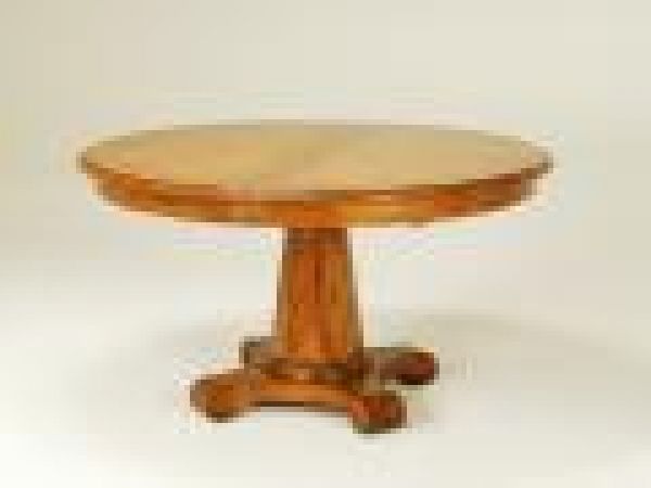 8746 Round Pedestal Table with Four Feet