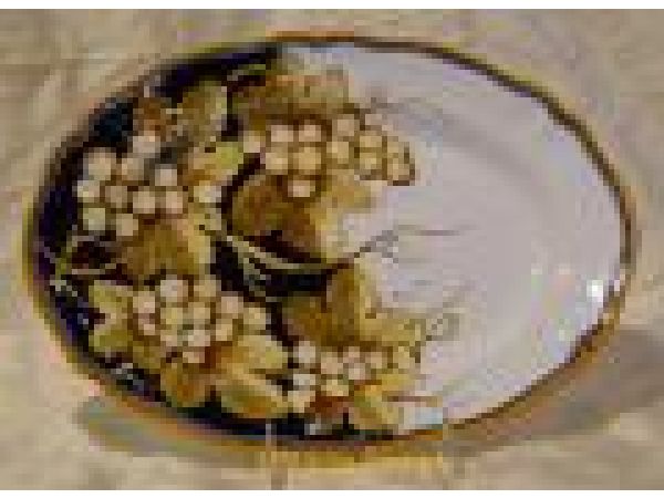 603/25 13'' Oval ruffled edge serving platter - Tuscany Grapes