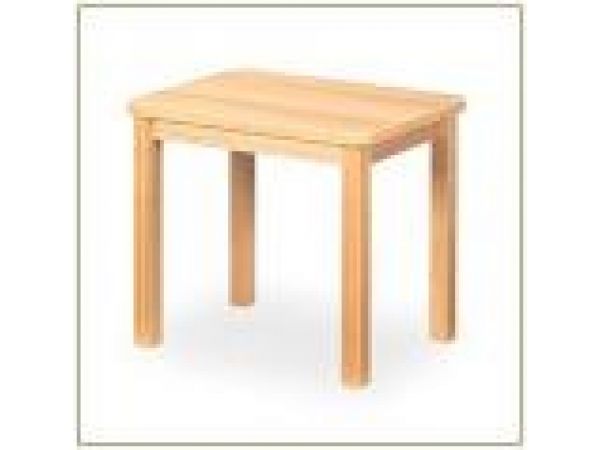 Rectangular end table with Chippendale legs and hi