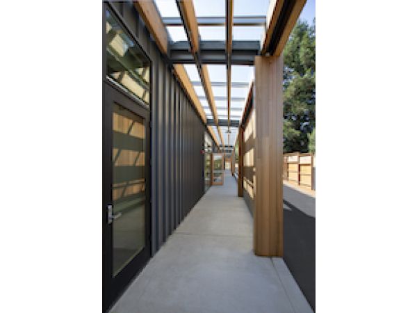 California Middle School Showcases Indoor/Outdoor Learning Spaces with EXTECH\'s Skylight System