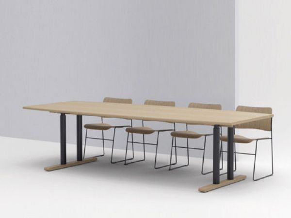 Powerful meetings with MN100 meeting tables 