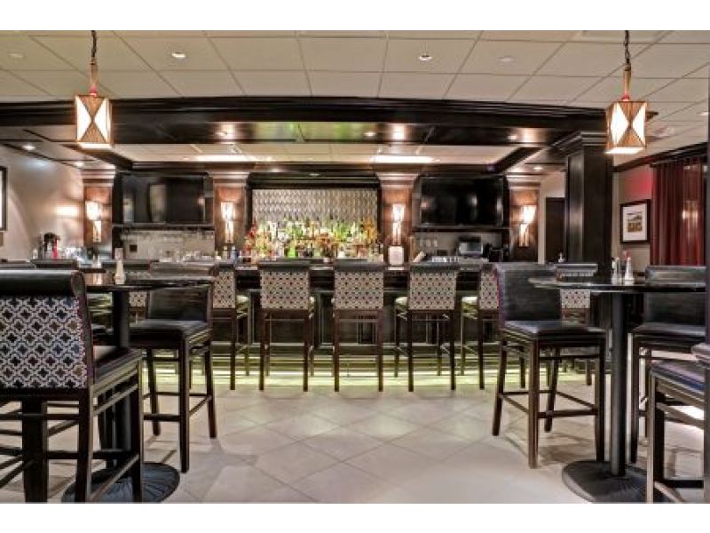 Custom lighting with local flavor at Ruth’s Chris Steak House 