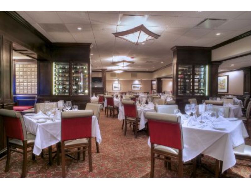 Custom lighting with local flavor at Ruth’s Chris Steak House 