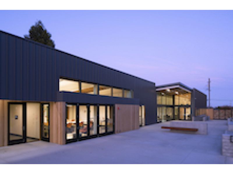 California Middle School Showcases Indoor/Outdoor Learning Spaces with EXTECH\'s Skylight System