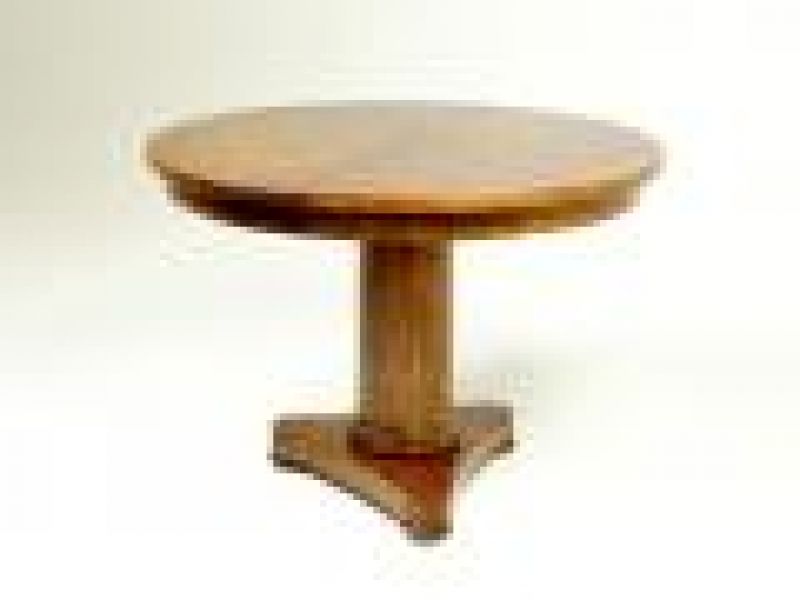 8775 Round Pedestal Table with three feet