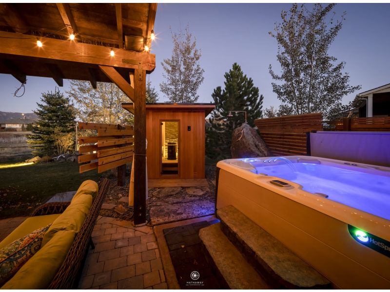 Outdoor Saunas Enhance Backyard Living